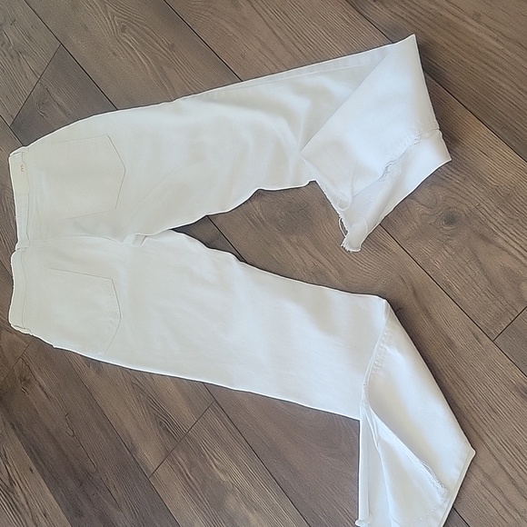 Zara High Rise Jean size 8 White, Split Bottom Leg Or Slit Style Leg, Frayed Hem - Picture 4 of 8
